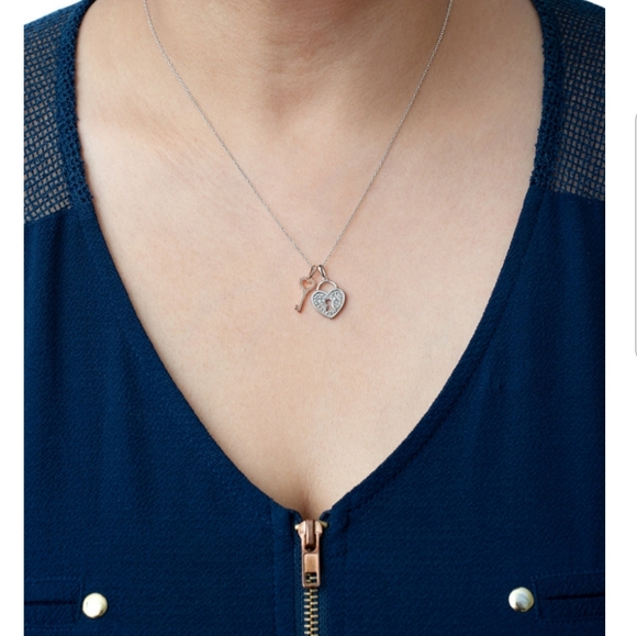 Diamond Accent neclace - Picture 3 of 9